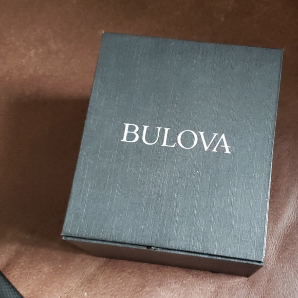Bulova mens watch one month old - Picture 3 of 5